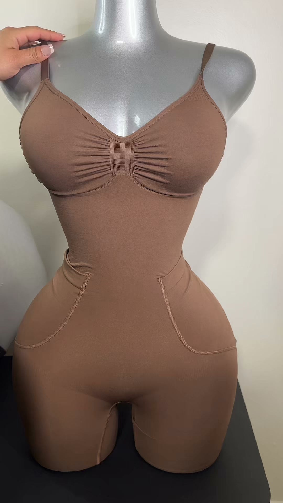 Faja Quita Fácil en maniquí, de frente